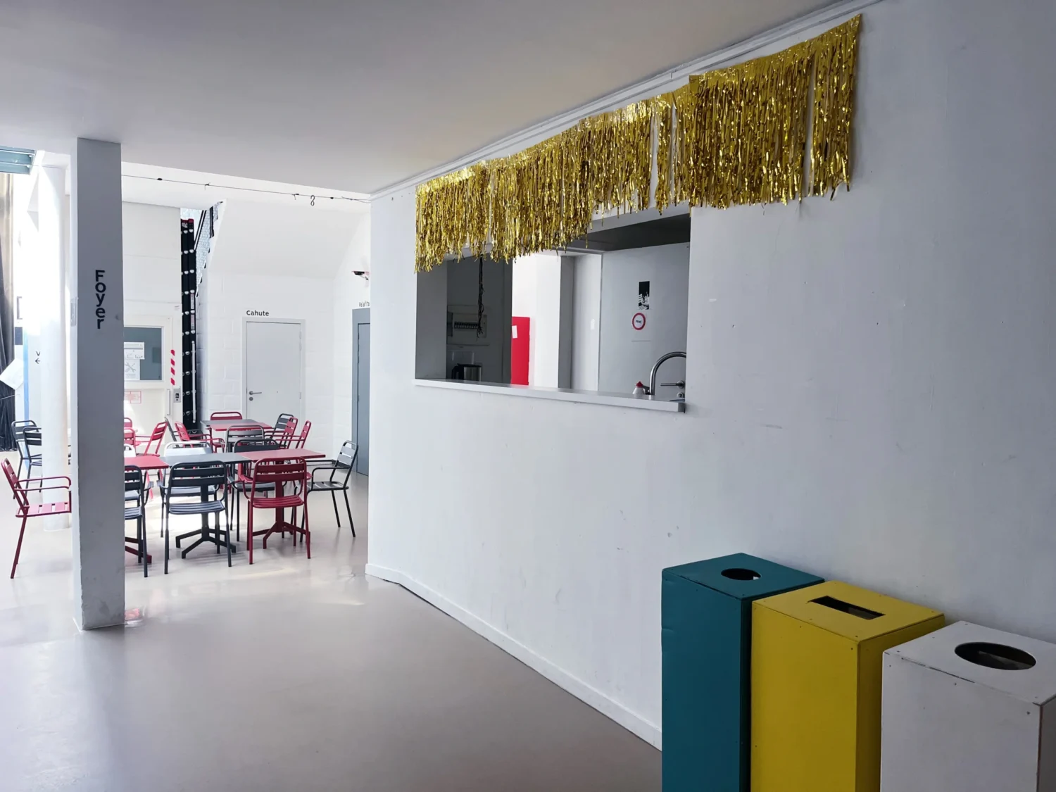 maison-des-cultures-de-saint-gilles-rue-de-belgrade-bar-foyer