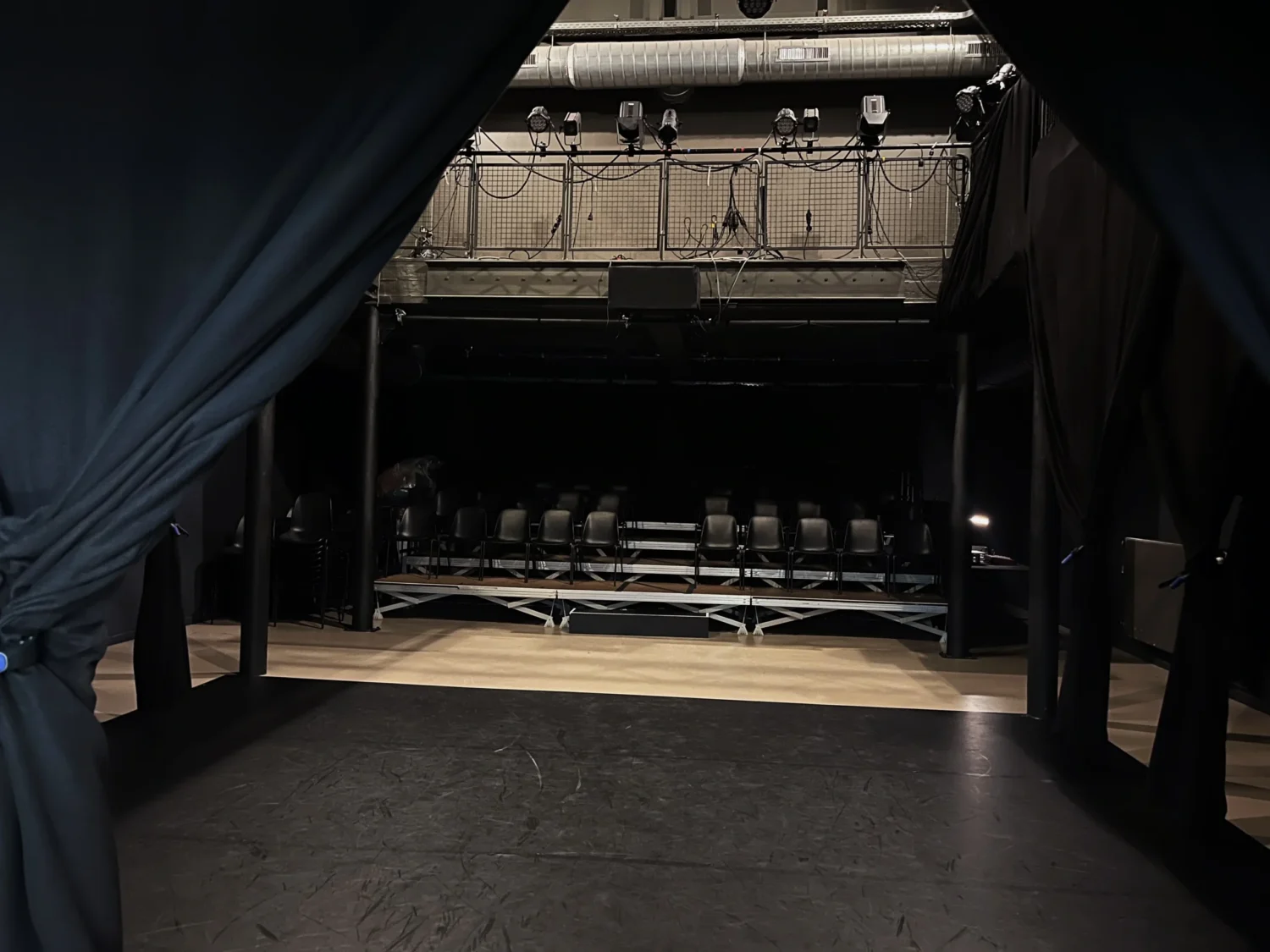 maison-des-cultures-de-saint-gilles-rue-de-belgrade-palafita-concert